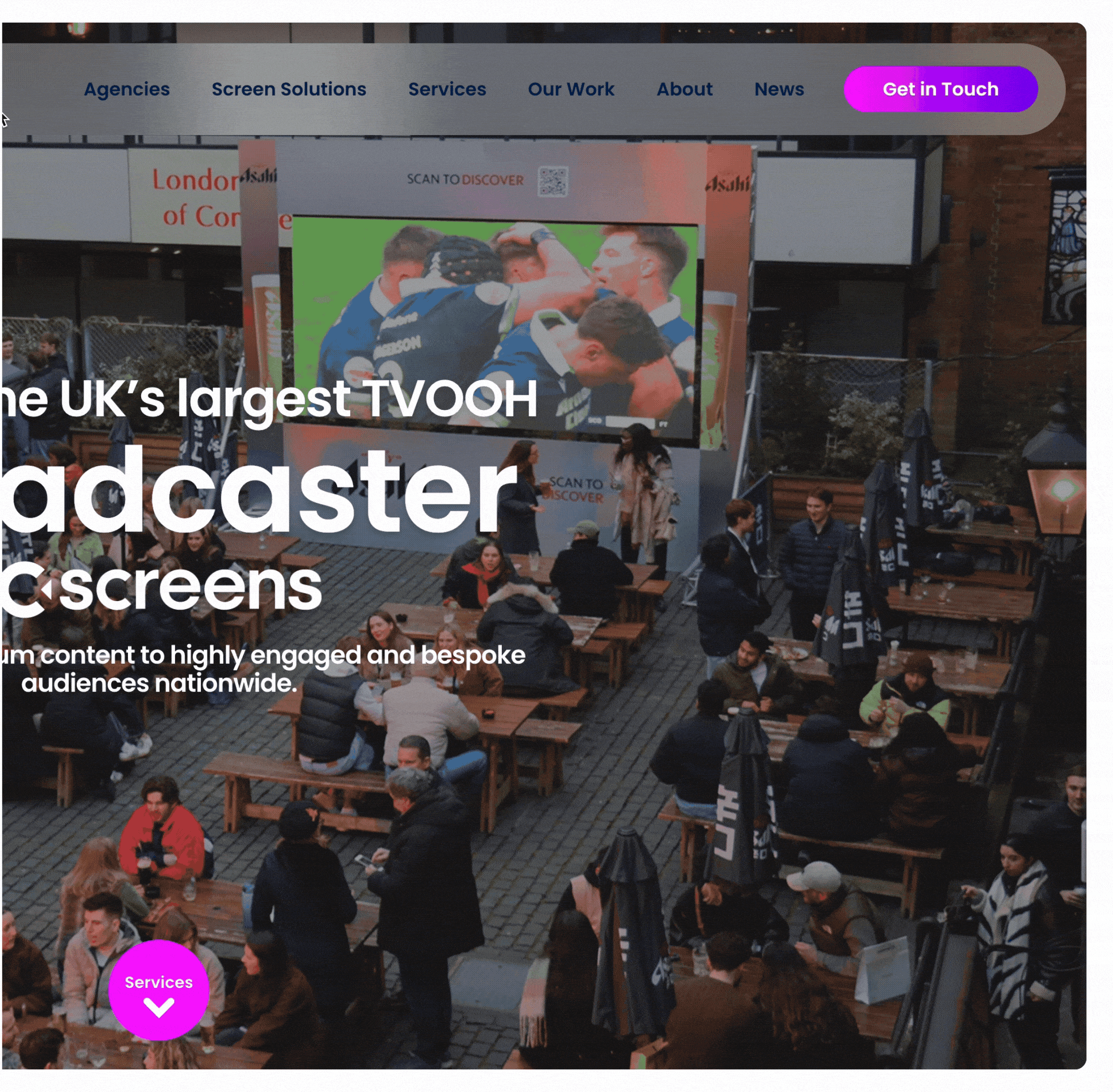 An animation demonstrating the unique blurred navigation effect on the C-screens website as the user scrolls