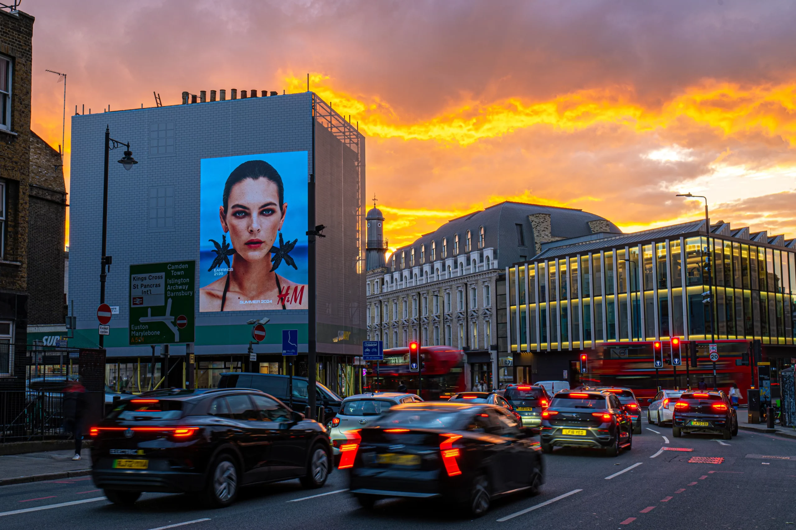 Billboard advertising Maximus client “H&M” on the side of a building